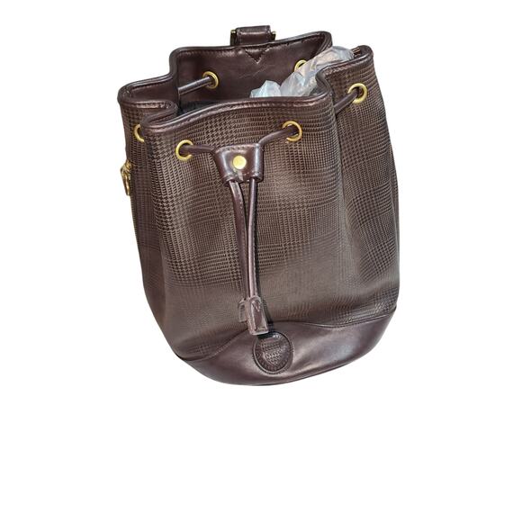 LIZ CLAIBORN EUC FAUX LEATHER BUCKLE DRAWSTRING BAG